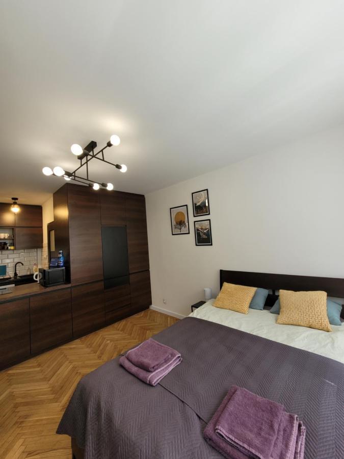 21 Apartament *